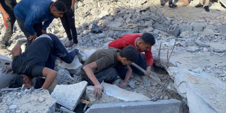 اسراییل نینگ غزه‌ده‌گی ینگی هجوملریده اۉنلرچه کیشی اۉلیب و یره‌لنگن