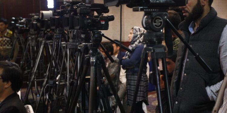 یوناما: طالبان حاکمیتیده ۳۳۶ مراتبه ژورنالیست‌لر حقلری نقض اېتیلگن