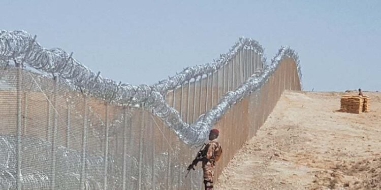 پاکستان افغانستان بیلن بۉلگن چیگره‌سیدن ۹۸ فایزی‌گه دیوار تارتگن