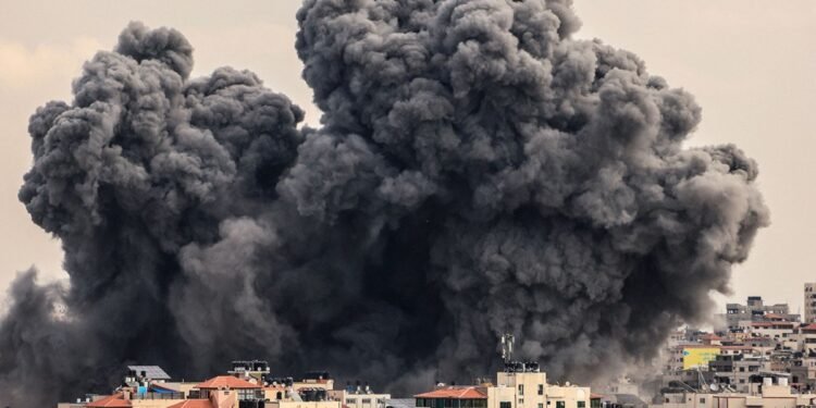 غزه‌ده اسراییل نینگ ینگی هجومی‌ عاقبتیده ۲۸ کیشی اۉلیب و یره‌لندی