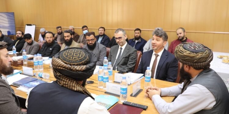 تورکلر تامانیدن طالبان بانک ایشلاوچیلری‌گه اۉرگتیش سمیناری باشله‌نگن