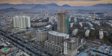 طالبان رهبری نینگ ینگی بویروغی؛ کلکین‌لردن قوشنی‌نینگ اویی‌ده‌گی عیاللر کۉرینمه‌سین