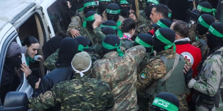 حماس گروهی اسراییل‌لیک اوچ اسیرنی آزاد قیلدی