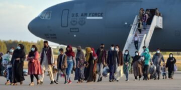 دونالد ترامپ افغانستان‌لیک مهاجرلر امریکاگه اوچیشینی بیکار قیلدی