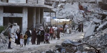 غزه ۱۵ آی‌لیک قانلی اوروش‌دن کیین تینچ‌لیک‌نی کوتیب آلماقده