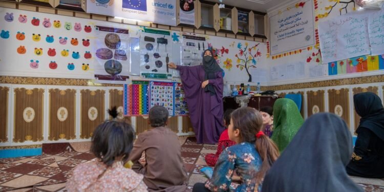 یونیسف: افغانستان‌ده اوروش‌لردن قالگن پارتلش ماده‌لر اۉتگن ییلی ۵۰۰ باله جان‌نی آلگن