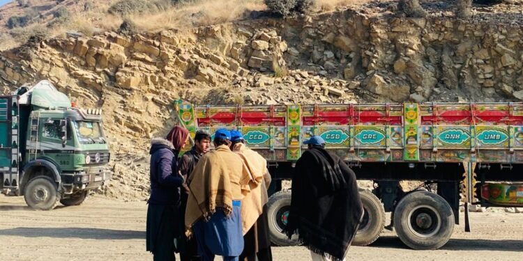 آیاوام: اخیرگی اوچ آیده یقین بیر میلیون مهاجر افغانستانگه قیتیب کېلگن