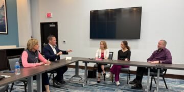 مایک والتز: ترامپ امریکالیکلرنی اسیر آلگنلرگه قرشی شفقت‌سیز دیر