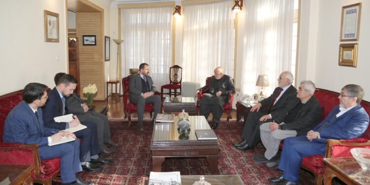 کرزی تورکیه نینگ افغانستان‌ اوچون بۉلگن یاردملری‌دن قدرلدی