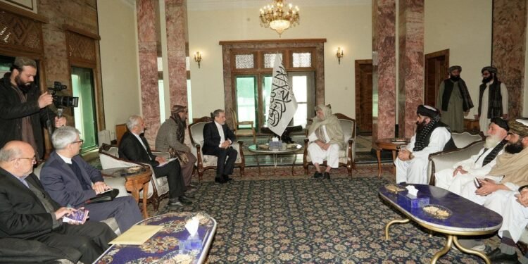 ایران‌لیک یوقاری مرتبه‌لی هیات کابل کېلیب طالبان بیلن اوچره‌شدی