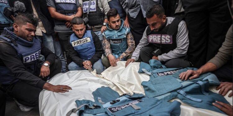 اۉتگن ییلی دنیاده ۱۲۲ ژورنالیست جان بېرگن