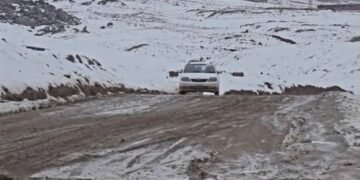 افغانستان‌ده قار یاغیشی ایریم منطقه‌لرده یۉللر یاپیلیشی‌گه سبب بۉلگن