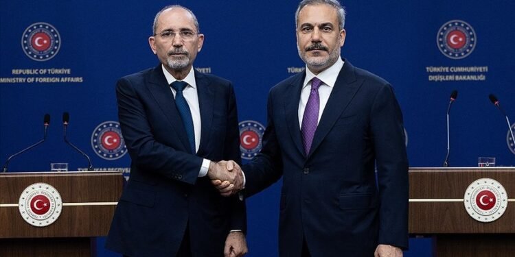 تورکیه و اردن تشقی ایشلر وزیرلری اوچره‌شیب ایریم مساله‎‌لر حقیده سۉزله‌شگن