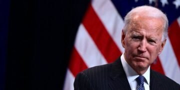 افغانستان‌ده آغیر انسانی وضعیت؛ بایدن بو خصوصده‎‌گی بویروغینی ینه بیر ییل اوزه‌یتیردی