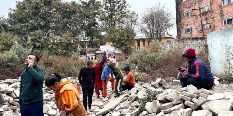 چین‌ده زلزله عاقبتیده ۹۵ کیشی اۉلیب و ۱۳۰ کیشی یره‌لنگن