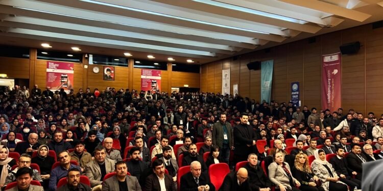 تورکیهده نوایی و بابر حضرتلری نینگ توغیلگن کونلری نشانلندی