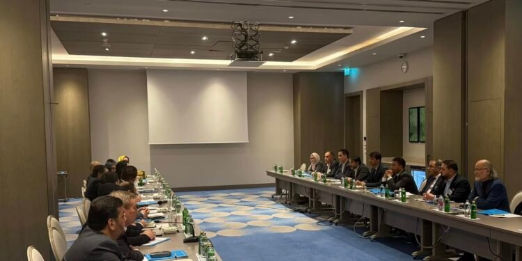 اۉزبېک فعاللری بیر ییغین اۉتکزیب اۉز ارا بیرلشیش‌گه تاکید قیلدی