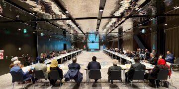 ویانا ییغینی بیشینچی دوری؛ کینگ قمراولی حکومت تمرکز اېتیلسین