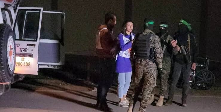 حماس بوگون اسراییل‌لیک اوچ اسیرنی آزاد قیله‌دی