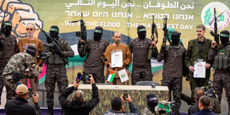 اسراییل و حماس آره‌سیده اسیرلر المشتیریلدی