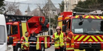 فرانسه‌ده روسیه دیپلوماتیک نماینده‌لیکلریدن بیری‌ده پارتلش یوز بېردی