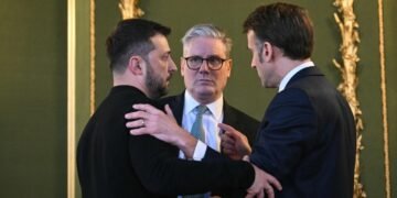 فرانسه و بریتانیا اوکراین‌ده بیر آی‌لیک آتیش-کېسین تامین‌لنیشی‌گه اولگورماقده