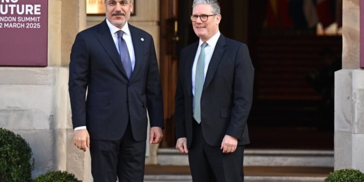 خاقان فیدان: اوکراین تینچ‌لیک کیلیشووی اوچون تورکیه رولی اهمیت‌لی دیر