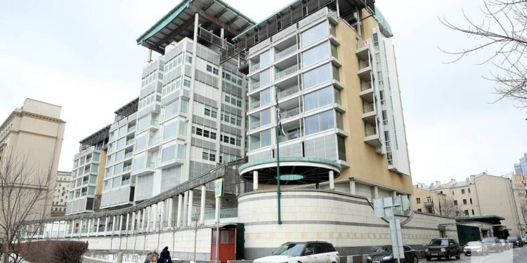 روسیهده بریتانیالیک ایکی دیپلومات جاسوسلیکده عیبلندی