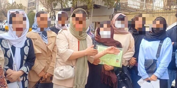 ایرانده افغانستانلیک باشپناه ایزلاوچیلر ناراضلیک نمایش اۉتکزدی