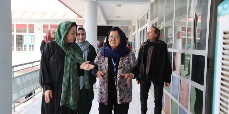 رزا اوتنبایوا فاریاب‌گه سفر قیلیب تدبیرکار عیاللر بیلن اوچره‌شدی