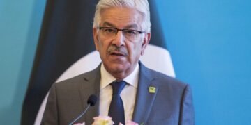 خواجه آصف: افغانستان‌لیک مهاجرلرنی چیقاریش‌گه قرشی‌لیک بیلدیرگن پاکستان دشمنی دیر