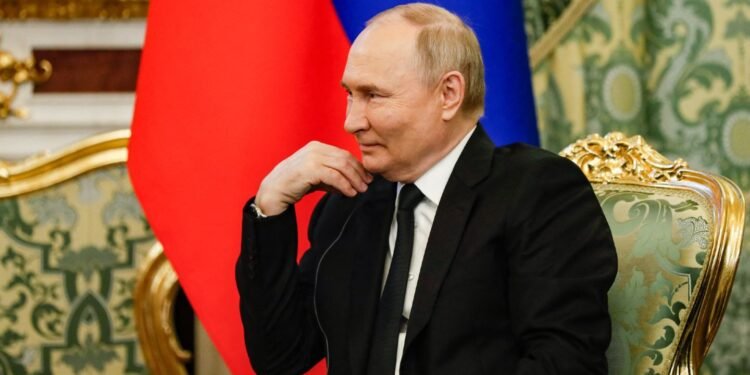 پوتین اوکراین اوروشیده بیر کون‌لیک آتیش-کېسین اعلام قیلدی