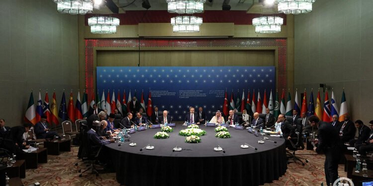 آنتالیاده یقین شرق وضعیتی خصوصیده بیر ییغین باشلندی