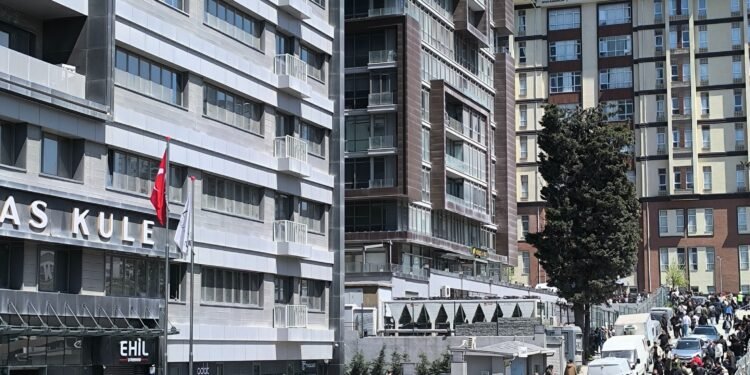 استانبول شهریده ۶.۲ بویوکلیگیده بیر زلزله یوز بېردی