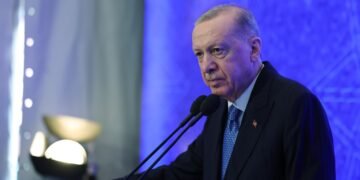 اردوغان: اۉتگن ایکی ییل‌ده ۲۷۰ مینگ مهاجر ناقانونی تورکیه‌گه کېلیشی آلدی آلینگن