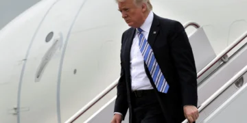 ترامپ می آیی ایچیده یقین شرق مملکت‌لریگه سفر قیله‎‌دی