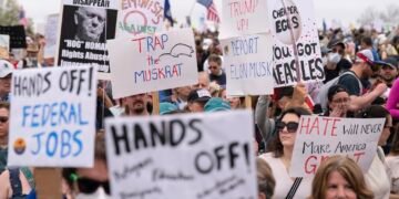 امریکاده ترامپ‌گه قرشی ناراضلیک نمایش‌لر اۉتکزیلماقده