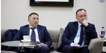 قزاقستان‌لیک بیر هیات کابل کېلیب طالبان رسمی‌لری بیلن اوچره‌شدی