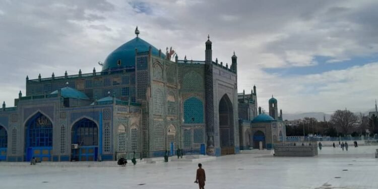 آزادلیک جبهه‌سی مزارشریف شهریده هجوم اۉیوشتیرگنینی ادعا قیلدی