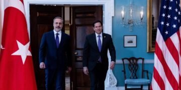 امریکا تشقی ایشلر وزیری تورکیه تشقی ایشلر وزیری بیلن ایران حقیده گپ‌لشدی