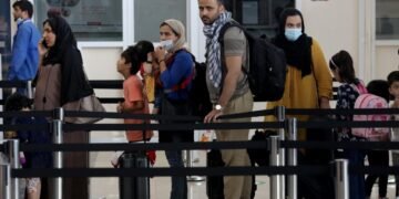 امریکاده افغانستان‌لیک باش‌پناه ایزلاوچیلردن بو مملکت‌نی ترک اېتیش‌لری طلب قیلیندی