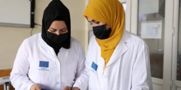 خلق‌ارا قابله‌لر کونی؛ اروپا اتفاقی افغانستان‌ده قابله‌لر قوللب-قوتلنیشینی سۉره‌دی