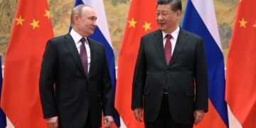 چین جمهور باشلیغی روسیه‎‌گه سفر قیلیب بو مملکت جمهور باشلیغی بیلن اوچره‌شدی