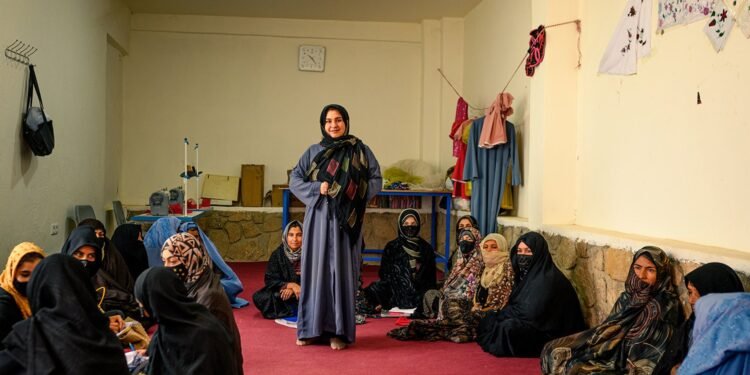 بیرلشکن ملتلر تشکیلاتی افغانستان عیاللریگه یوزلرچه مینگ کسب یره‌تکنیدن خبر بېردی