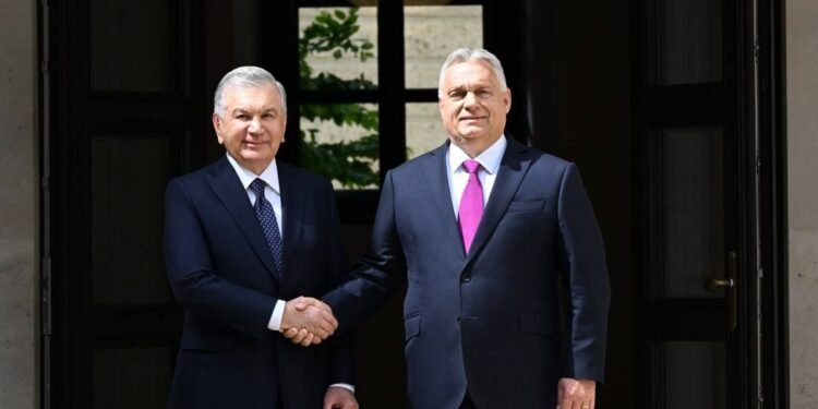 اۉزبېکستان و مجارستان مناسبتلری کوچهیشی مقصدیده کېلیشوولرنی امضا قیلدی