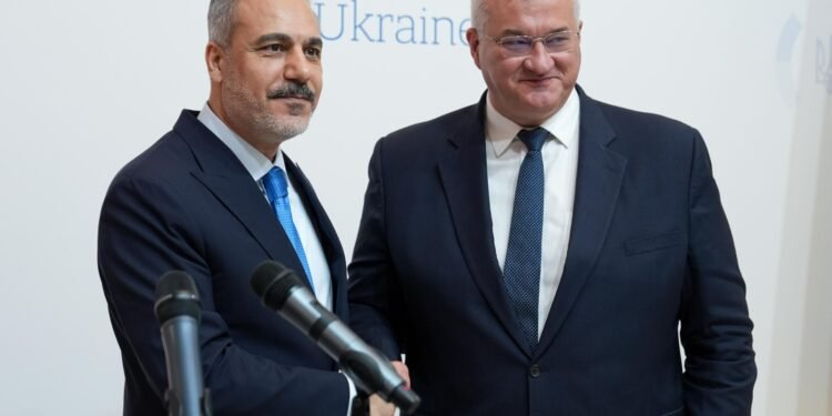 تورکیه و اوکراین تشقی ایشلر وزیرلری اوچره‎‌شیب اوکراین اوروشی حقیده فکر المشتیردی