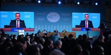 خاقان فیدان حاضرگی توسیق‌لیکلرگه قرشی اسلام عالمینی بیرلیککه چقیردی