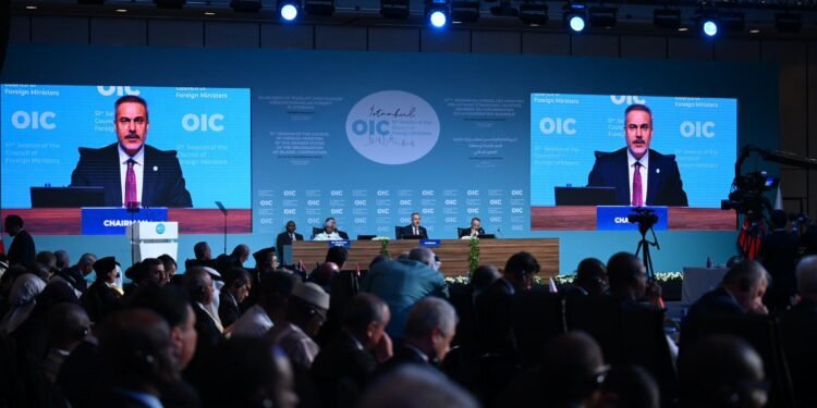 خاقان فیدان حاضرگی توسیق‌لیکلرگه قرشی اسلام عالمینی بیرلیککه چقیردی