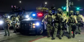 امریکاده مهاجرلر قوزغلانی؛ ترامپ باستیریش بویروغینی بېردی