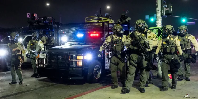 امریکاده مهاجرلر قوزغلانی؛ ترامپ باستیریش بویروغینی بېردی